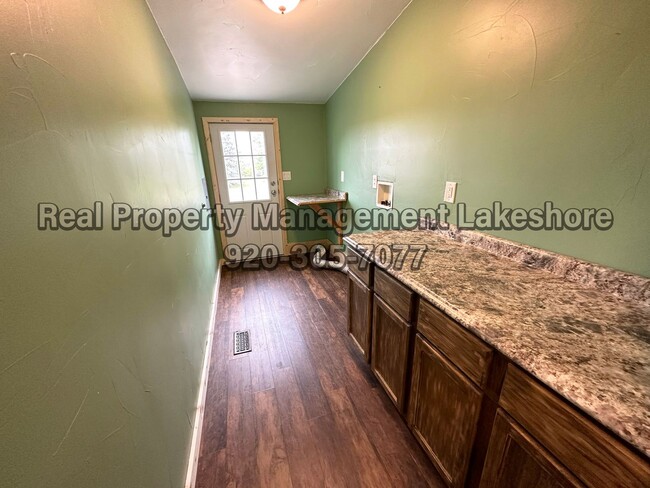 Building Photo - Peaceful 3 Bedroom, 2 Bathroom House for R...