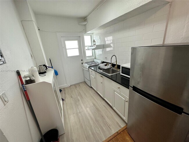 Building Photo - 300 74th St