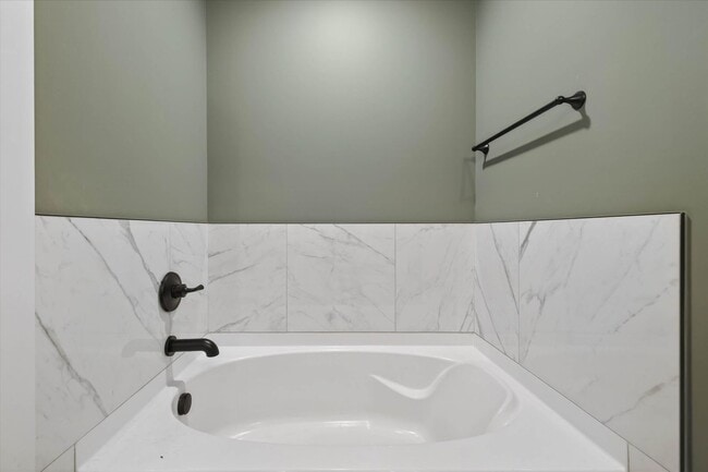 Building Photo - 3 Bedroom Pet Friendly Home For Rent!