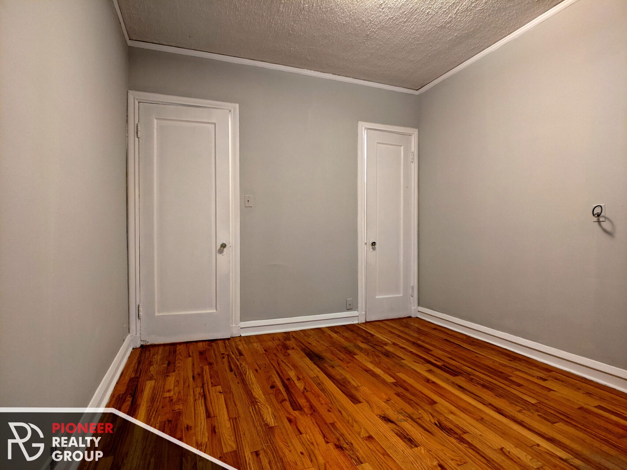 Building Photo - 837 W Wolfram St