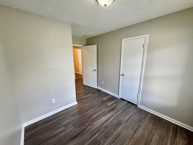 Building Photo - 1730 Swift St