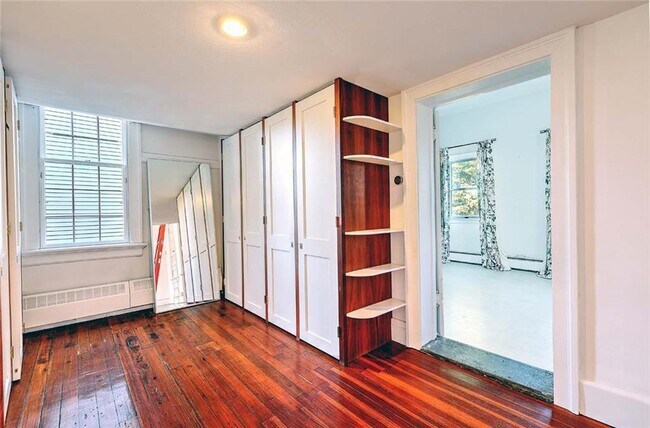 Building Photo - 4 Pallas St