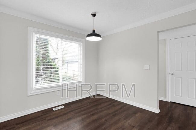 Building Photo - 7085 Muirfield Dr
