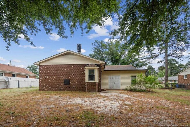 Building Photo - 508 Waterbury Dr