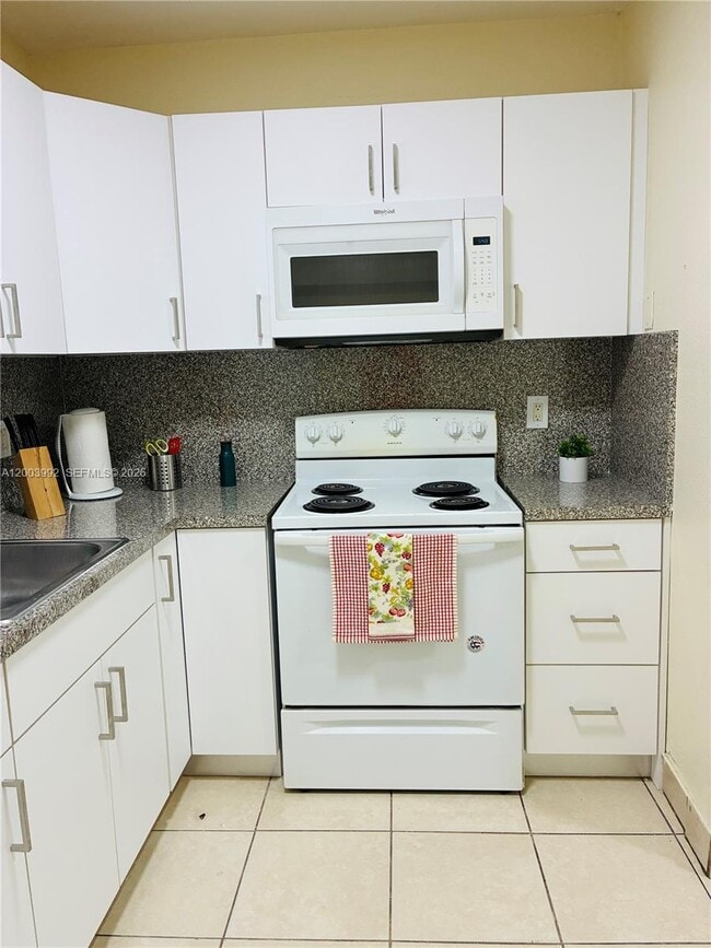 Building Photo - 275 NW 190th St