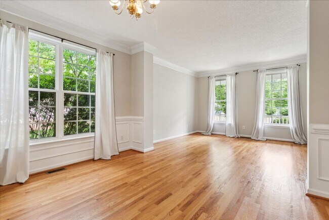 Building Photo - Spacious home in Fernbrook community and J...