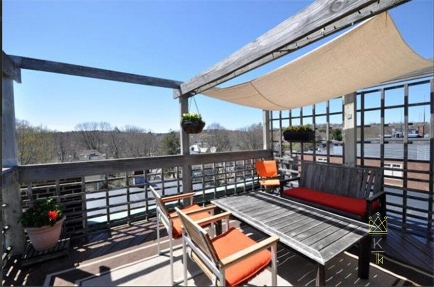 Building Photo - 336 Washington St