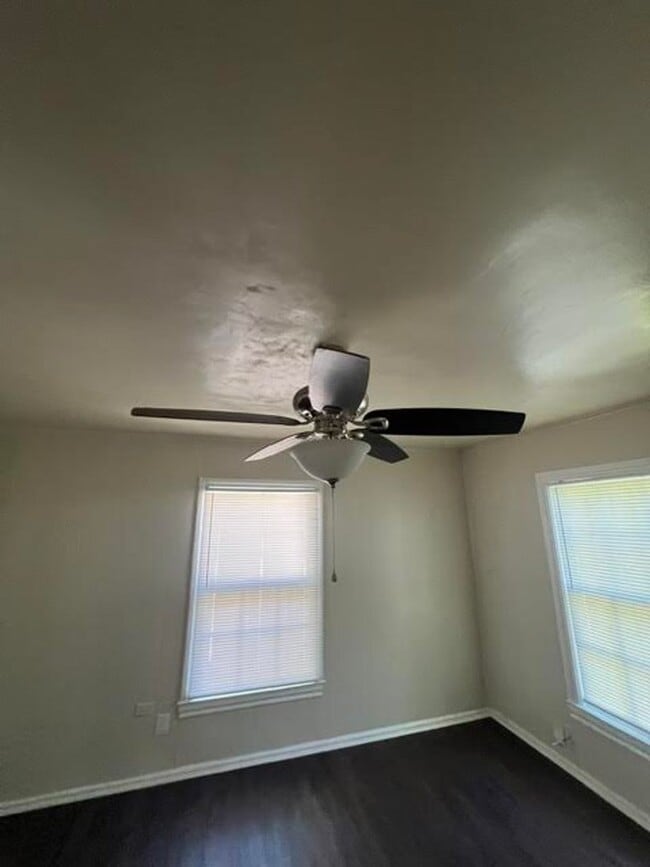 Building Photo - 2224 Cumberland Ave