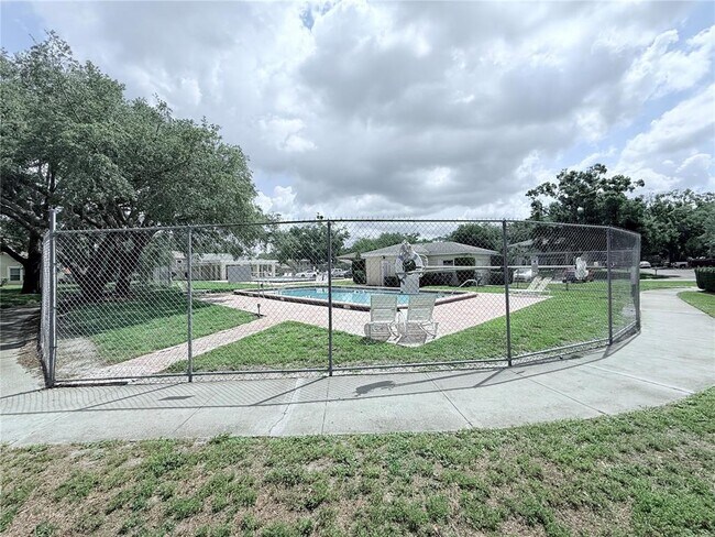 Building Photo - 11893 Raintree Dr