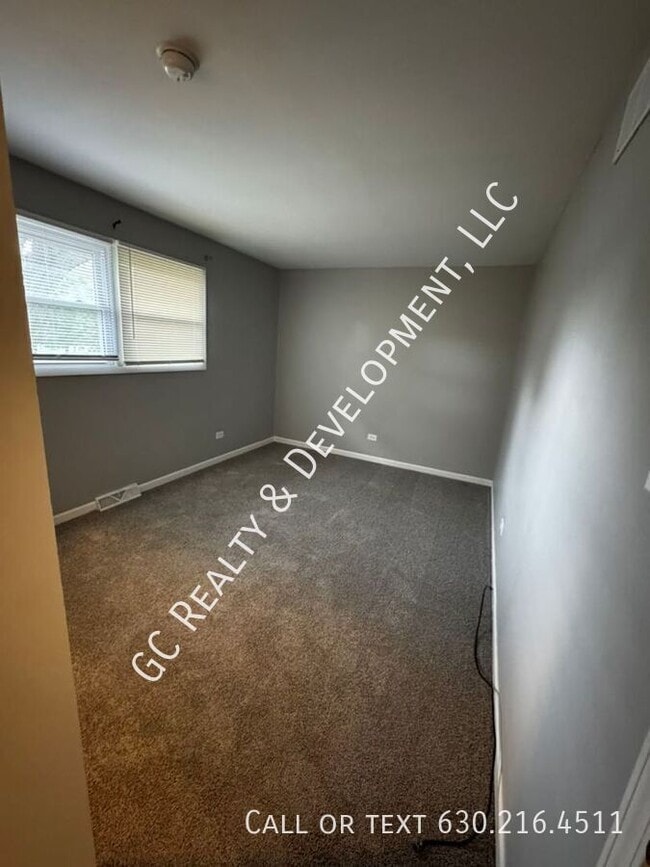Building Photo - 1104 W 187th St