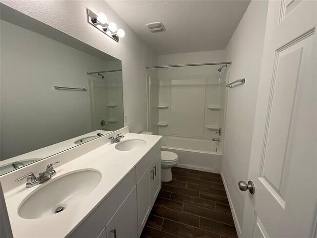 Building Photo - 128 Banyon Dr