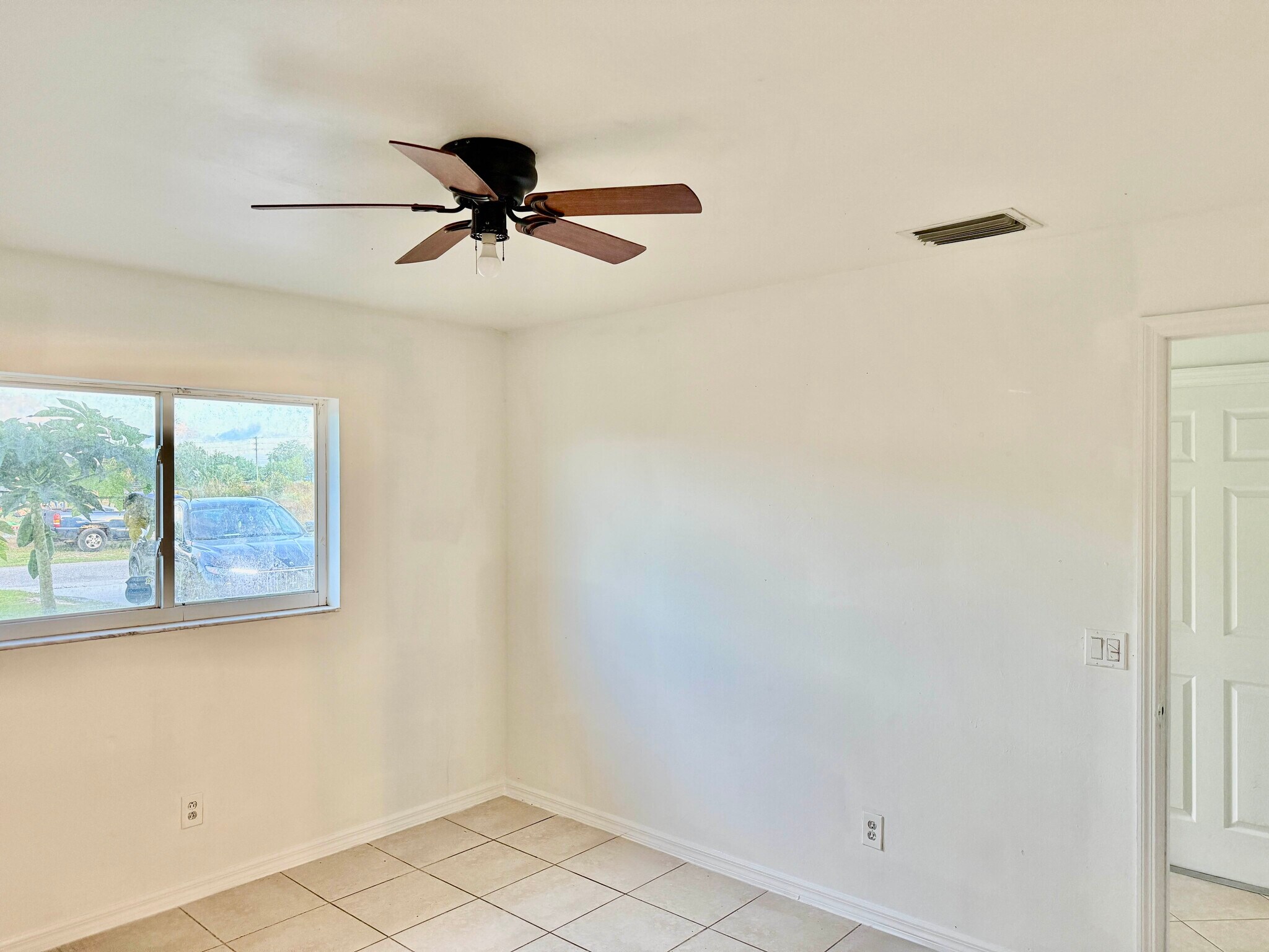 Building Photo - 318 Hightower Ave S