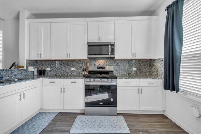 Building Photo - 7306 Madison Cmns Ln