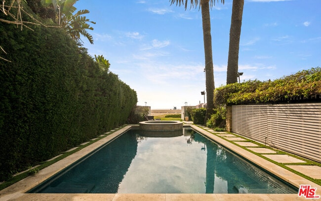 Building Photo - 964 Palisades Beach Rd