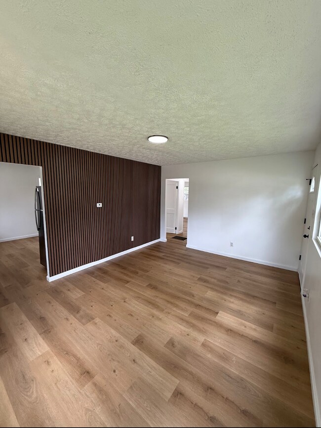 Building Photo - 608 Schuyler Dr