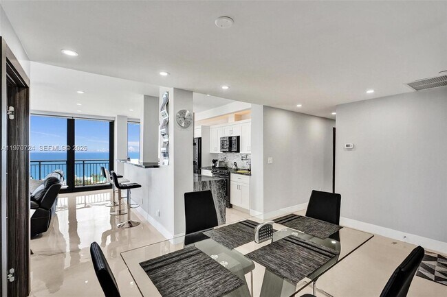 Building Photo - 3031 N Ocean Blvd