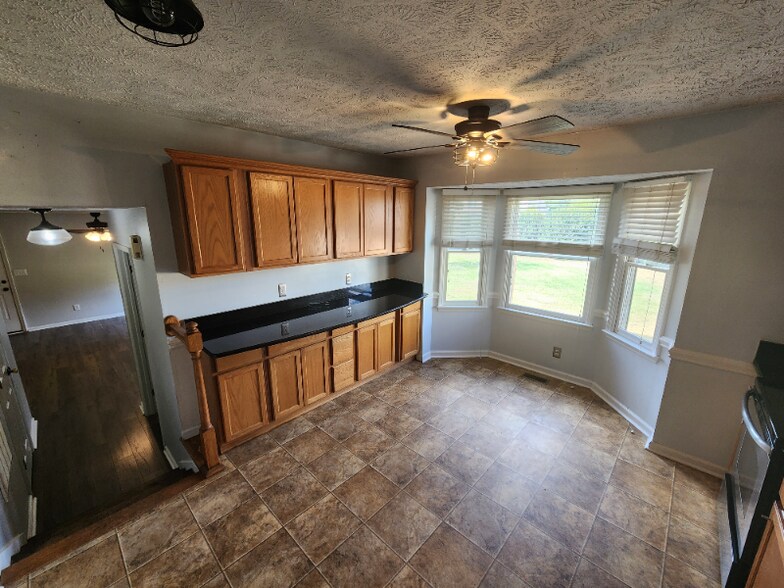 Building Photo - 6414 Streeter Dr
