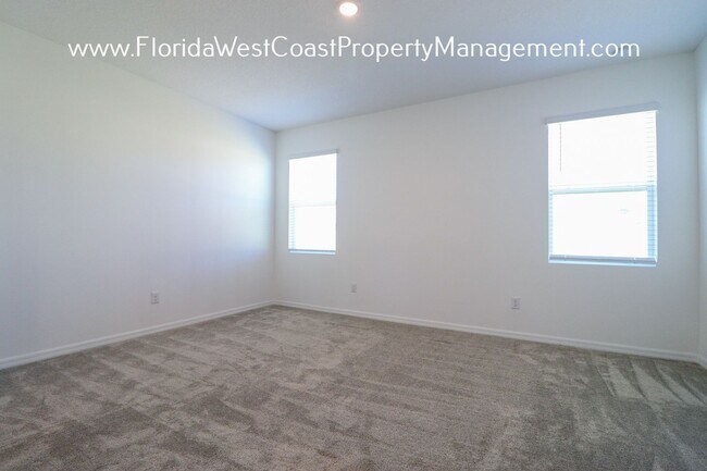 Building Photo - OUTSTANDING 3 BEDROOM/2 BATH IN EAVE'S BEND/ARTISAN LAKES PALMETTO! SEMI FANCED YARD!