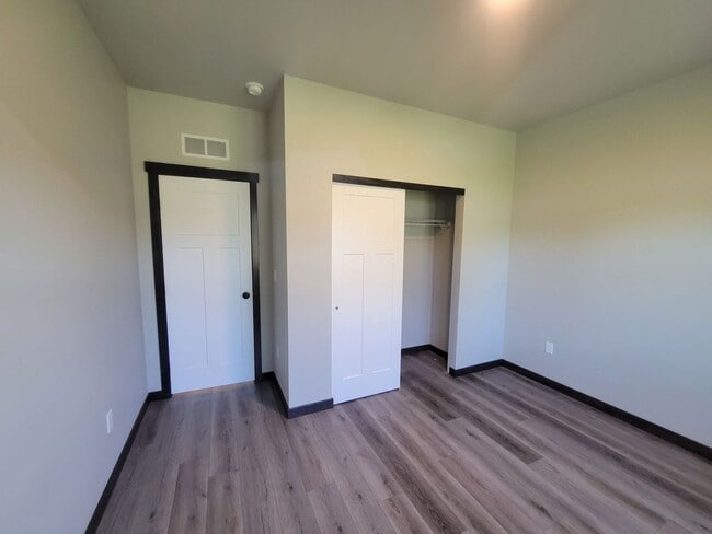 Building Photo - 3 Bedroom, 2 Bathroom Home in Priest River