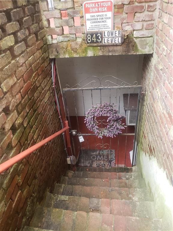 Building Photo - 843 Artwood Rd NE