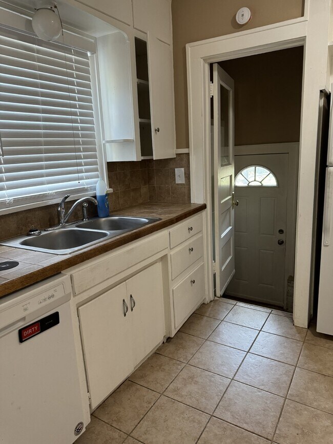 Building Photo - Updated 3 bedroom, 1 bathroom house with washer/dryer hookups Hurry! Limited-Time Special: NO APP...