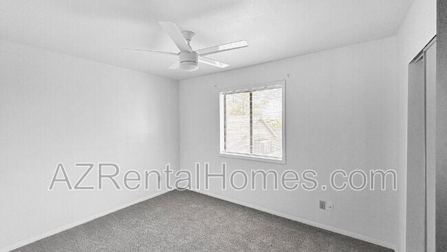 Building Photo - 1657 N Doran