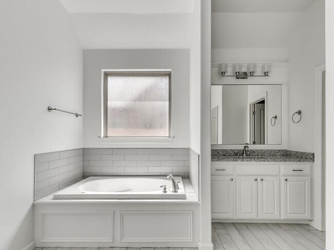 Building Photo - 10405 Cherrywood Dr