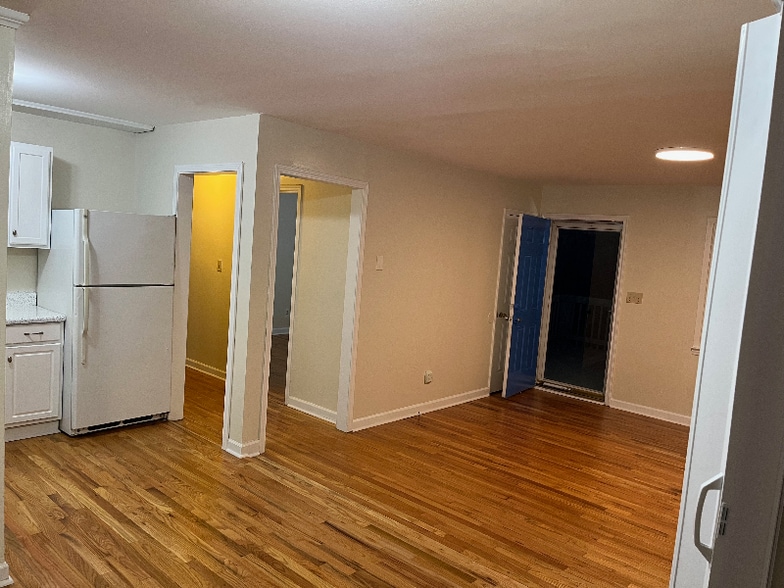 Building Photo - 4217 Colebrook Rd