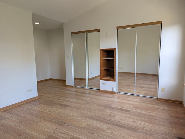 Building Photo - 2542 Golf Ridge Cir