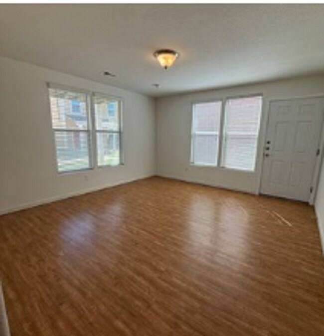 Building Photo - 1 Bedroom 1 Bathroom Duplex in Blanco Rive...