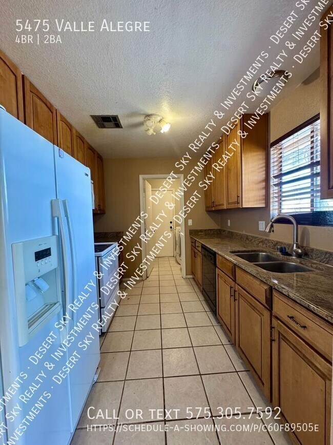 Building Photo - 5475 Valle Alegre