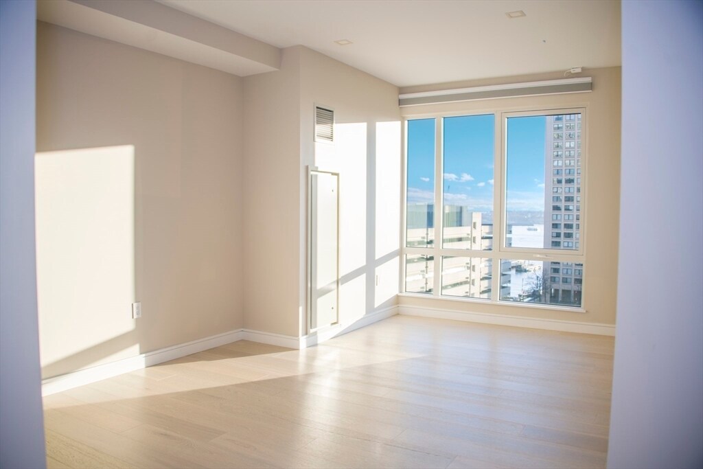 Building Photo - 110 Broad St