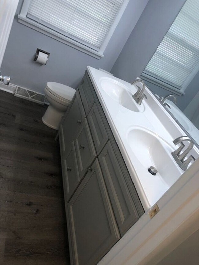 Building Photo - Remodeled 3 Bedroom Home!