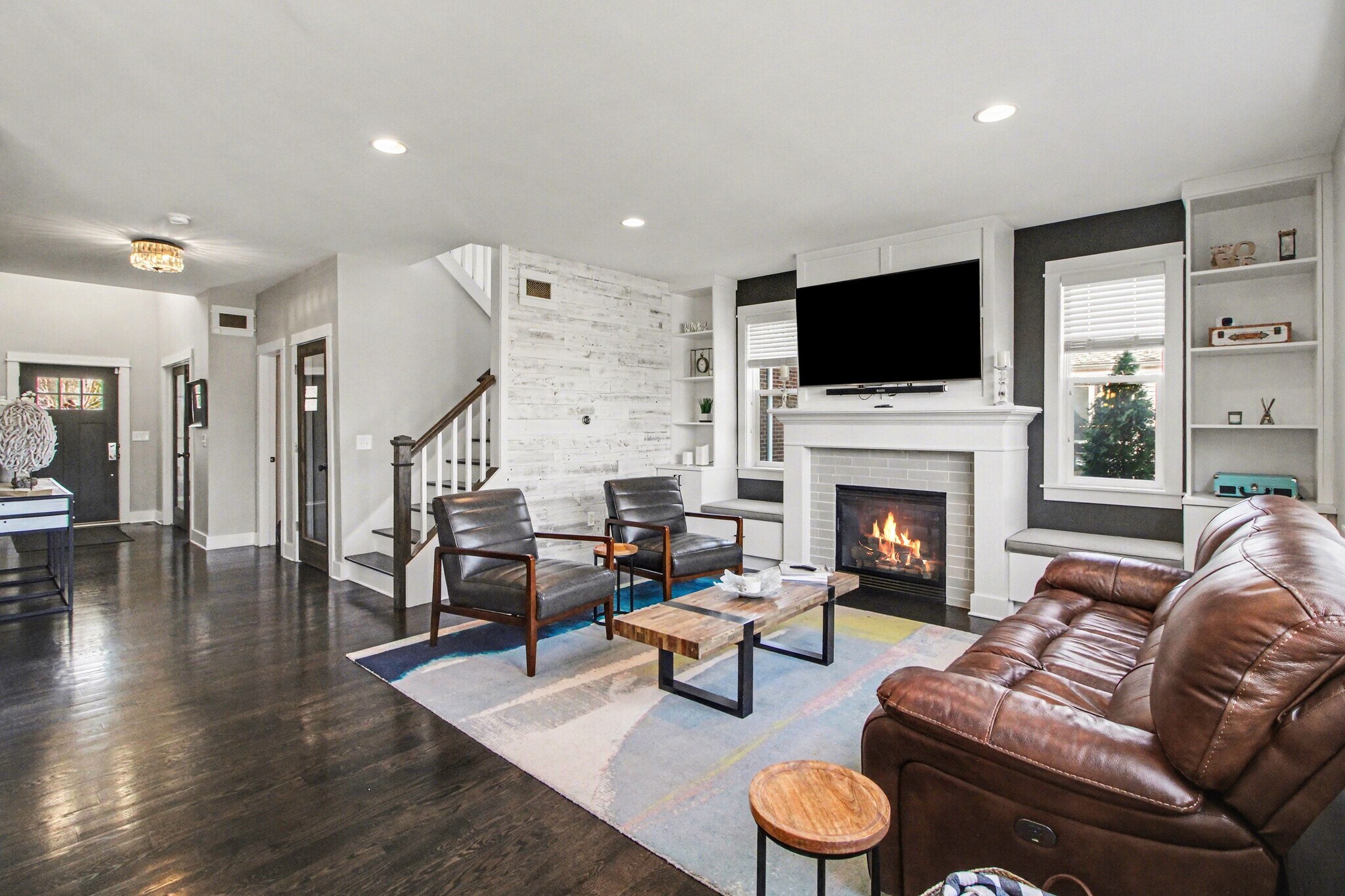 Building Photo - 3906 Hillside Dr