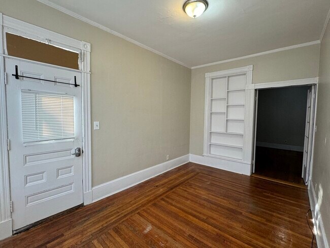 Building Photo - 542 County St