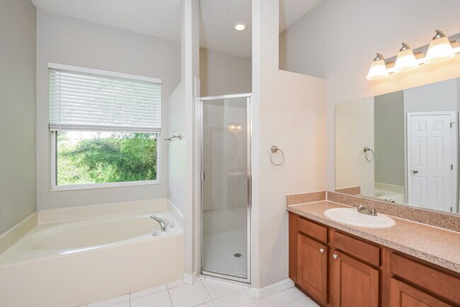 Building Photo - 1752 Southern Oak Loop