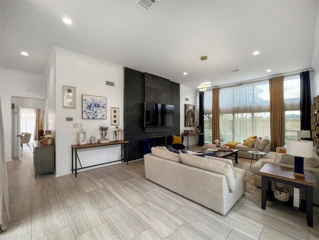Building Photo - 2358 Binley Dr