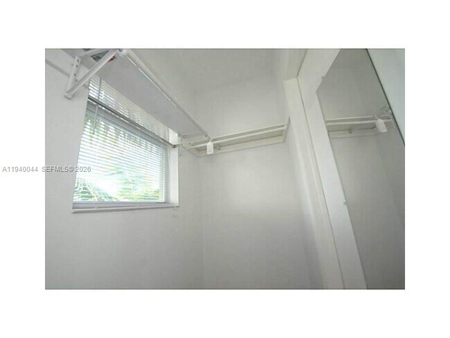 Building Photo - 929 Meridian Ave