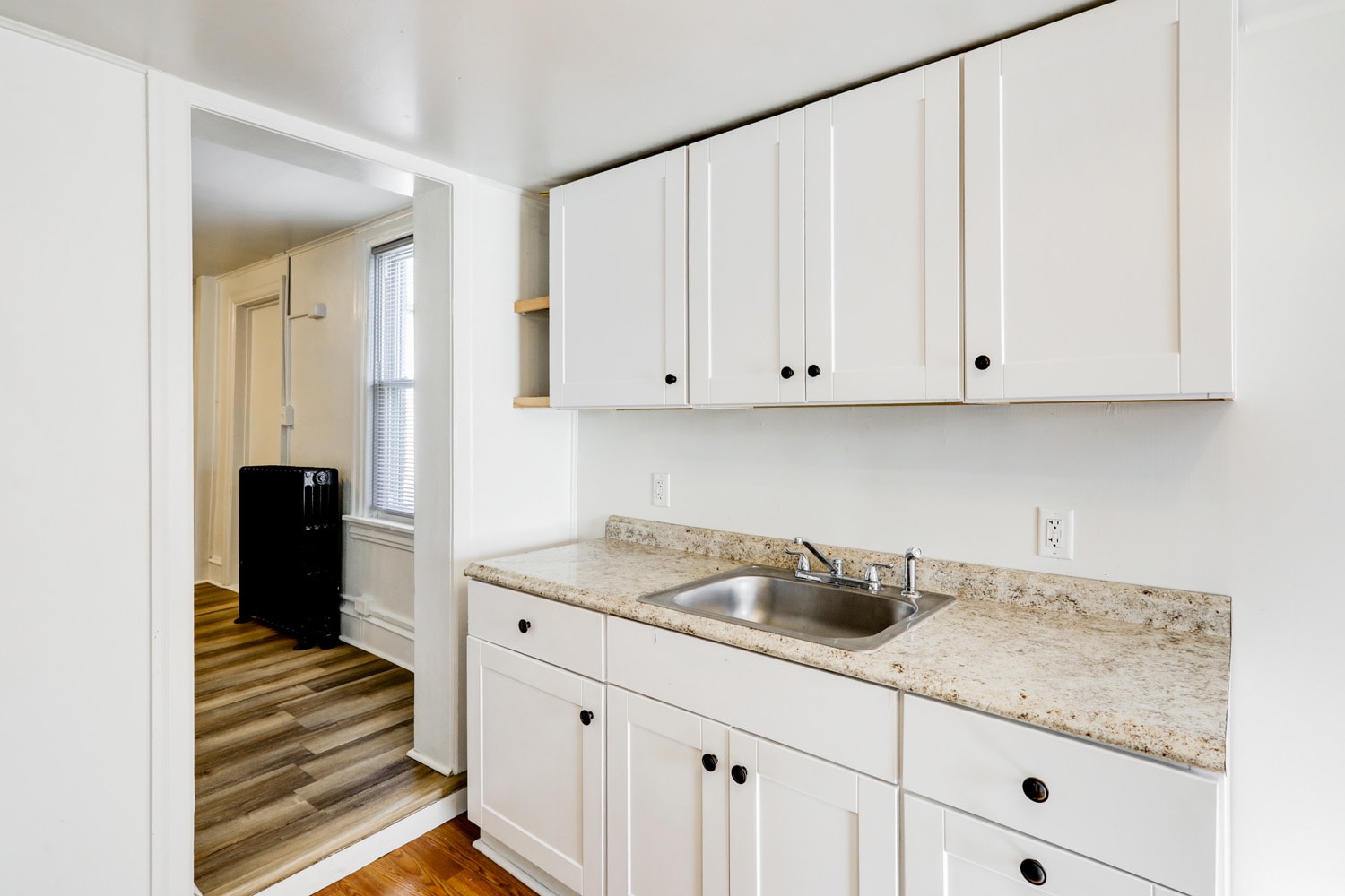 Kitchen - 652 Columbia Ave