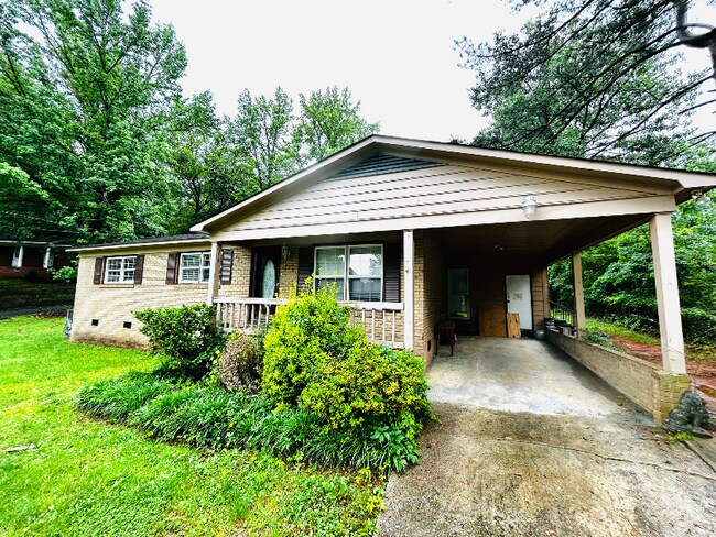 Building Photo - 1013 Double Oak Rd