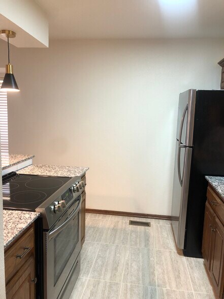 Building Photo - 9137 Knottingham