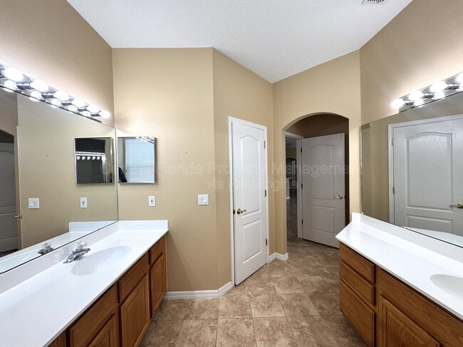 Building Photo - 10118 Shortwood Ln