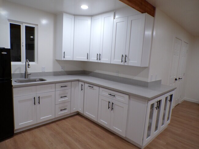 Building Photo - 739 Twin Oaks Ave