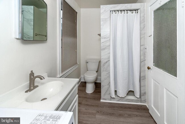 Building Photo - 24 Bank St