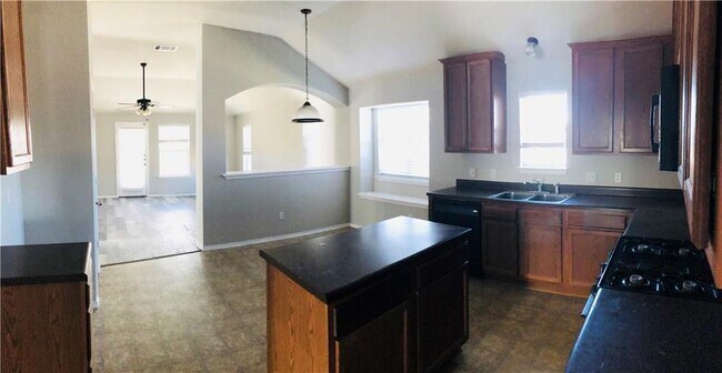 Building Photo - 3750 Sandy Brook Dr