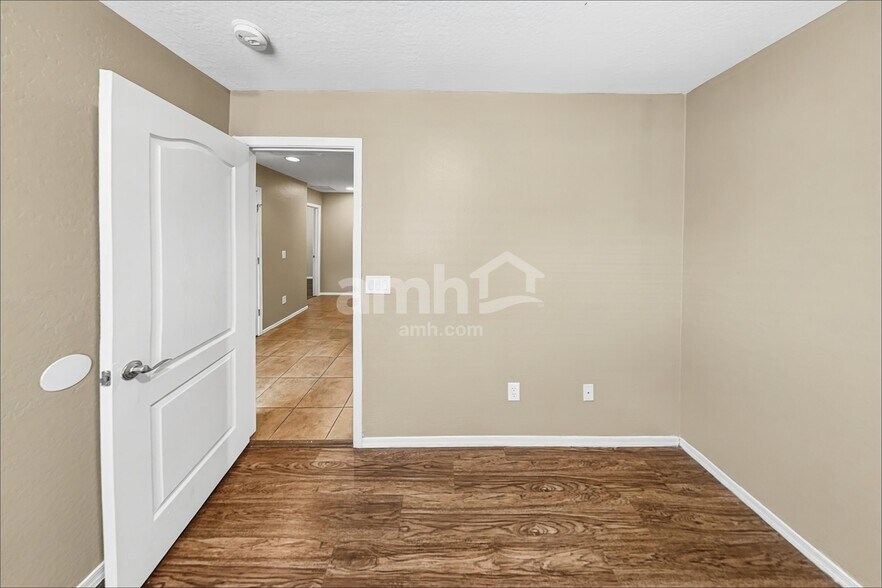 Building Photo - 2324 S 238th Ln