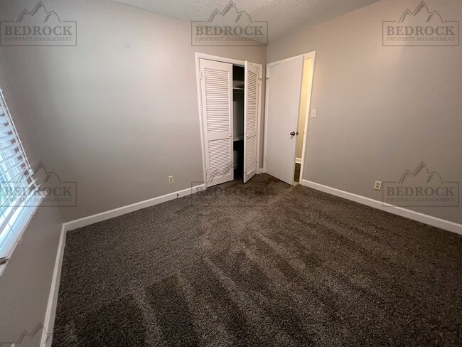 Building Photo - 1302 Stuart Ave SW