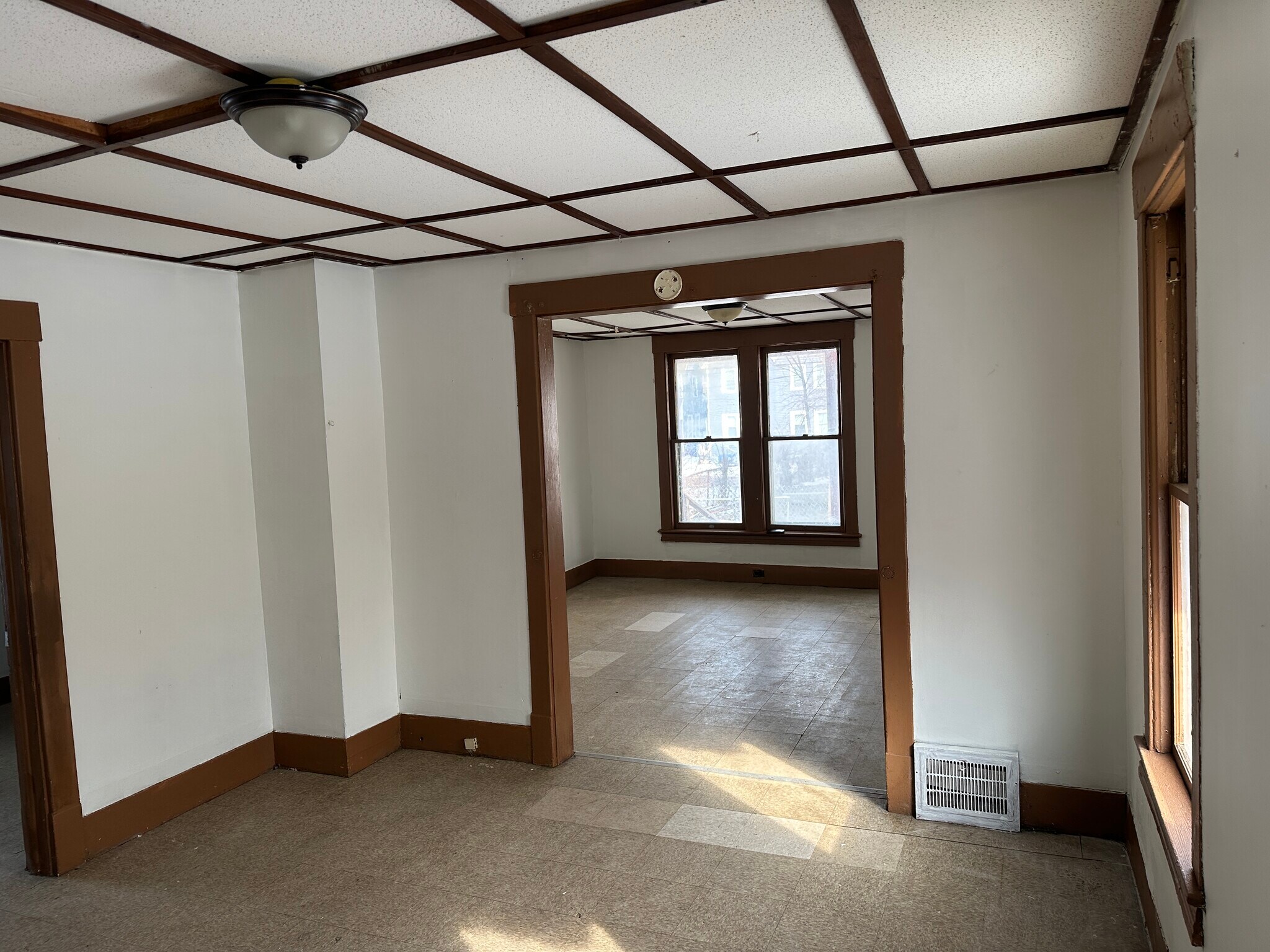 Building Photo - 1366 E 45th St