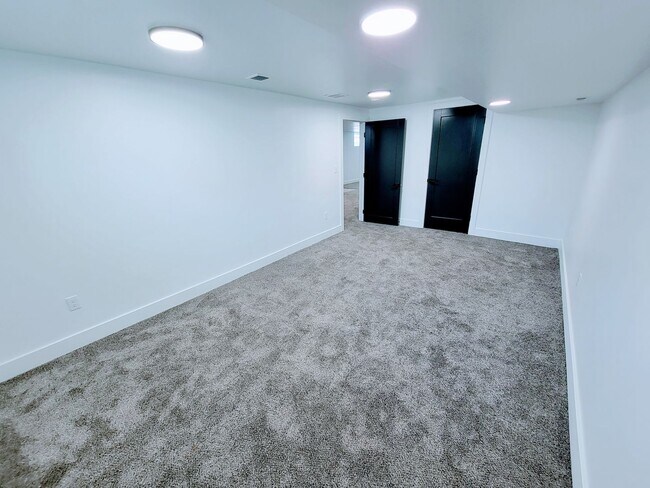 Building Photo - ABSOLUTELY UNBELIEVABLE NEW HIGH END CUSTOM HOME!