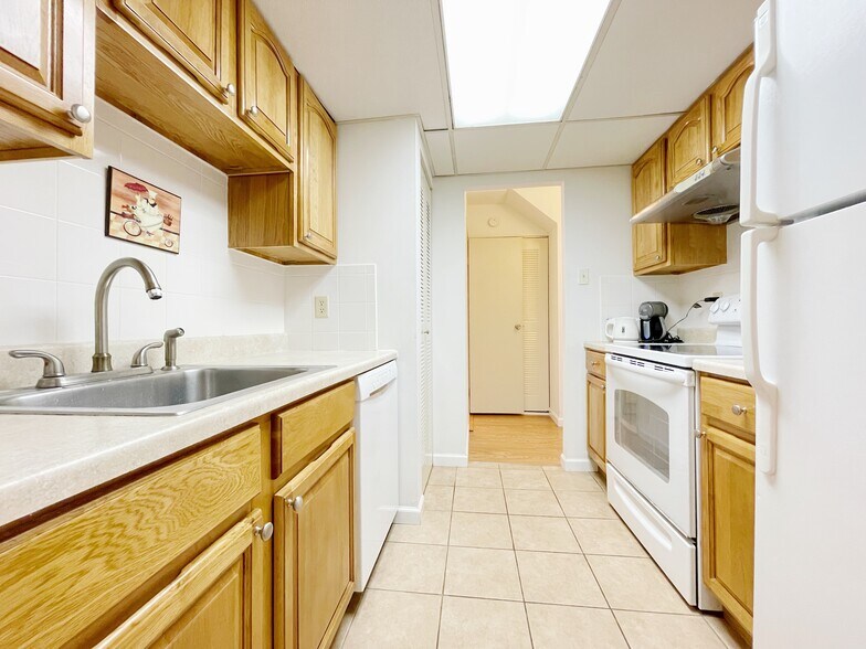 Building Photo - 206 Village Walk